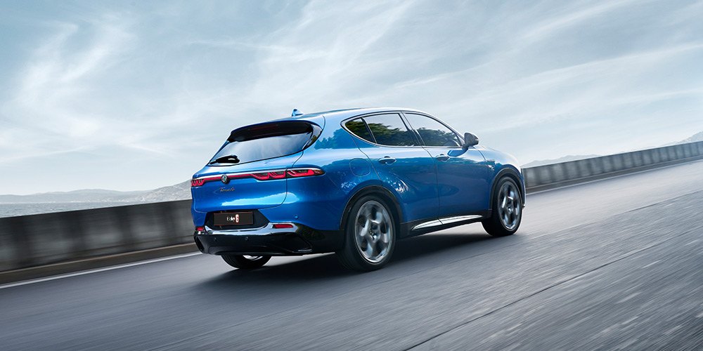 Rear 3/4 photo of a blue Alfa Romeo Tonale driving